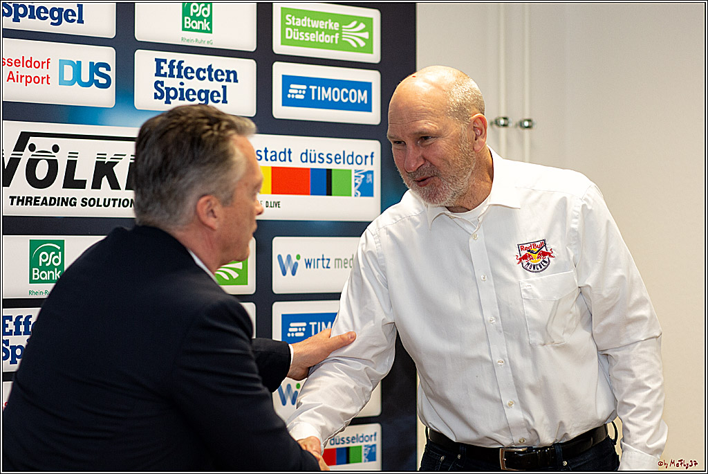 PENNY DEL Viertelfinale 4. Spiel; Duesseldorfer EG - Red Bull Muenchen; Duesseldorf, 16.04.2022